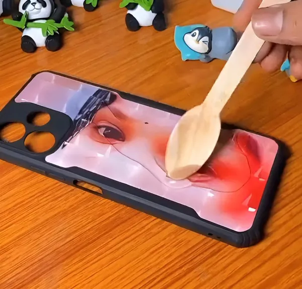 Resin_Mobile_Cover_With_Keychain
