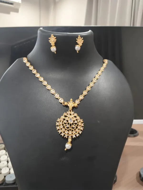 Moti_Necklace_With_Jhumkas