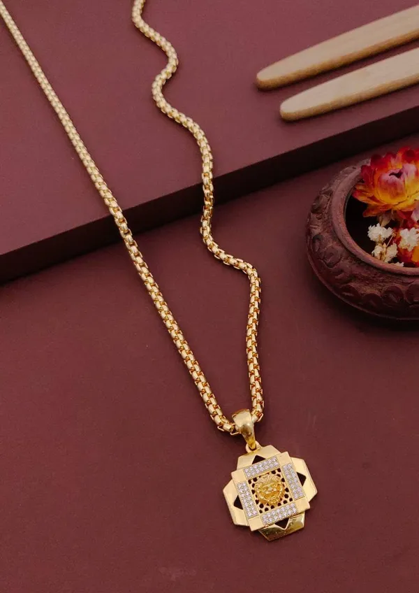 Lion_Design_Locket_Pendant_With_Chain