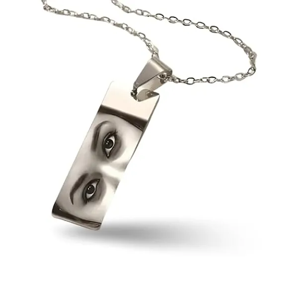 Custom_Eye_Photo_Engraved_Pendant_for_Men_&_Women