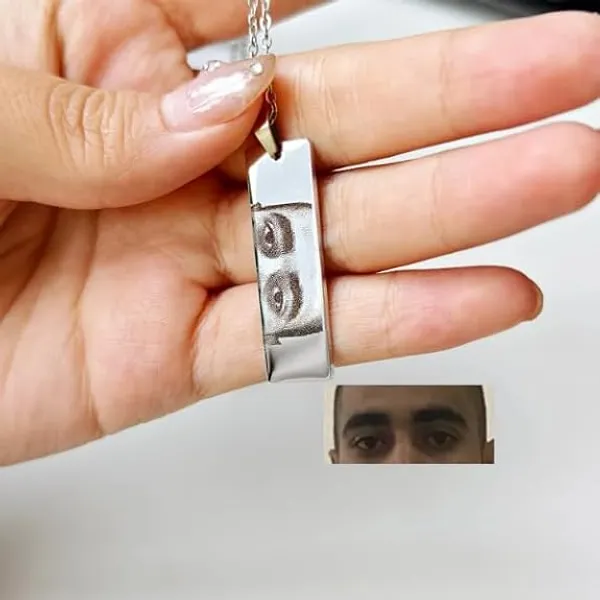 Custom_Eye_Photo_Engraved_Pendant_for_Men_&_Women