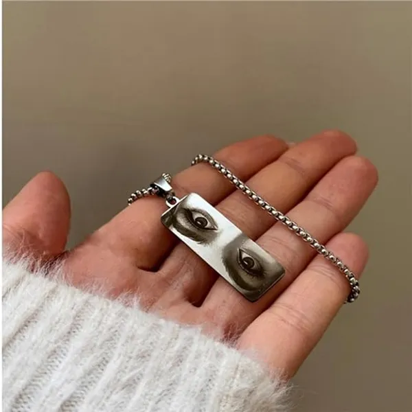 Custom_Eye_Photo_Engraved_Pendant_for_Men_&_Women