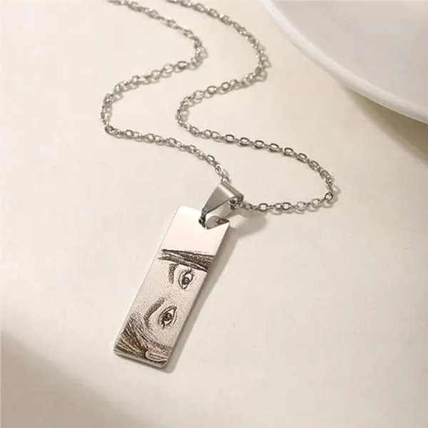 Custom_Eye_Photo_Engraved_Pendant_for_Men_&_Women