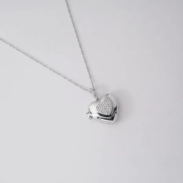 Personalized_Picture_Locket_Silver_Necklace_for_Women,_Heart_Pendant_with_Crystal_Design,_Waterproof_Stainless_Steel_Customized_Gift_for_Her