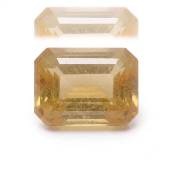 Yellow_Sapphire_(Pukhraj)_Loose_Astrological_Gemstone_(Emerald)2.50_Carat