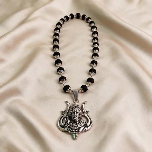 Black_Beaded_Ganesha_Pendant_Necklace_for_Women
