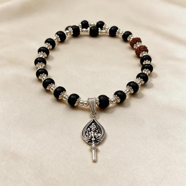 Black_Beaded_Ganesha_Pendant_Necklace_for_Women