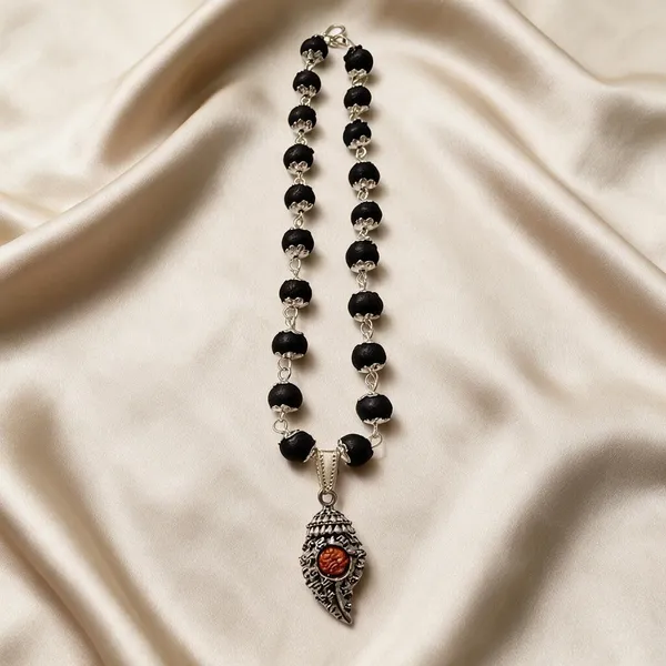 Black_Beaded_Oxidised_Pendant_Necklace_for_Women