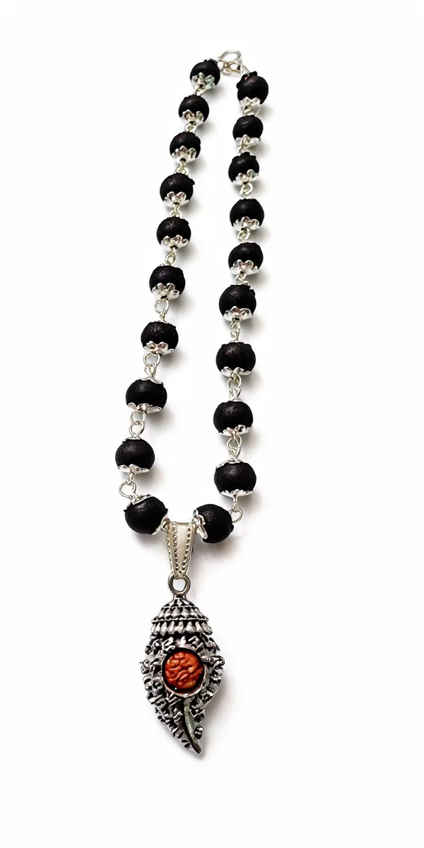 Black_Beaded_Oxidised_Pendant_Necklace_for_Women