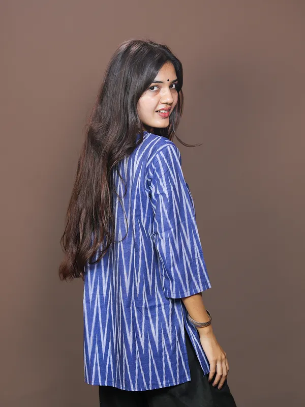 Ikatika_–_Pure_Cotton_Ikkat_Short_Kurti_|_Anukauseya