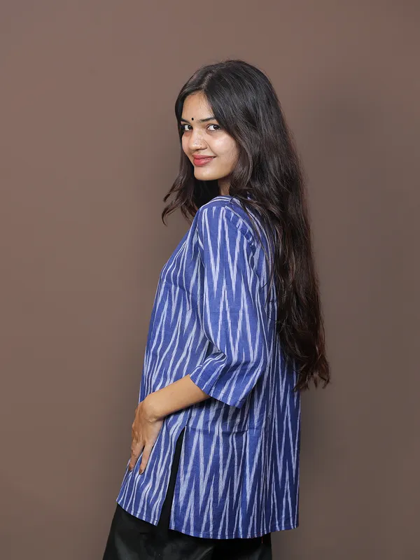 Ikatika_–_Pure_Cotton_Ikkat_Short_Kurti_|_Anukauseya