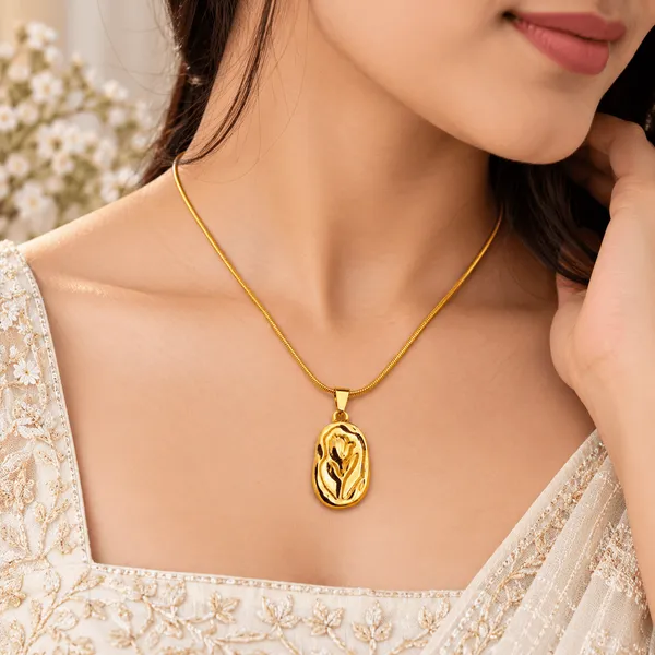 Gold_Alloy_Oval_Floral_Pendant_Necklace_For_Women