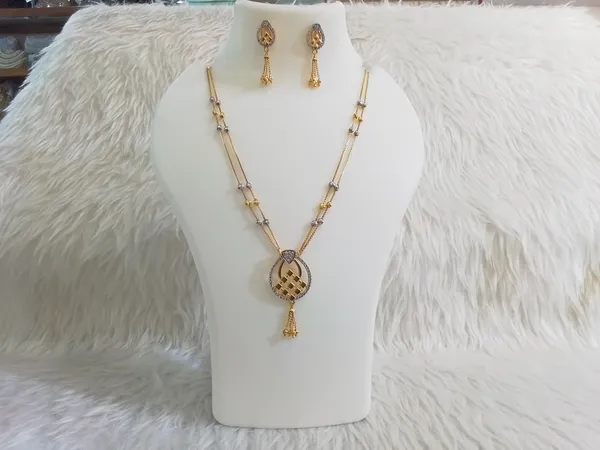Gold_Brass_Circular_Pendant_Layered_Necklace_And_Earrings_Set_For_Women