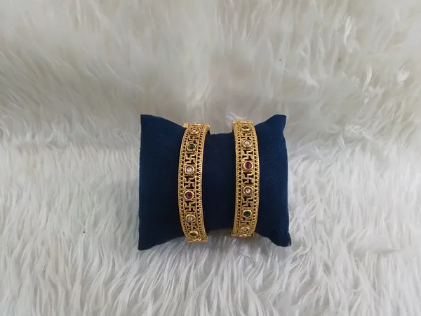 Gold_Brass_Traditional_Raised_Detail_Kangan_Bangle_For_Women