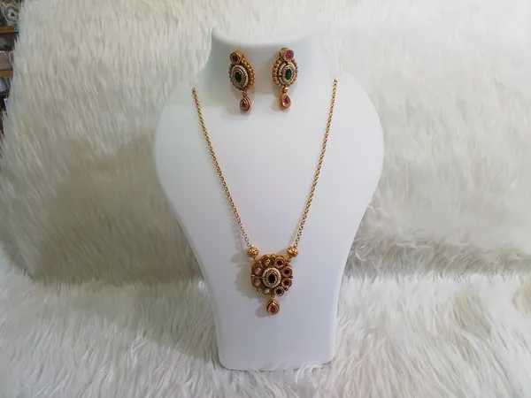 Gold_Brass_Multicolour_Stone_Studded_Necklace_Earrings_Set_For_Women