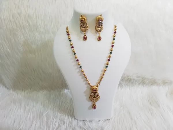 Gold_Brass_Multicolor_Beaded_Traditional_Necklace_And_Earrings_Set_For_Women