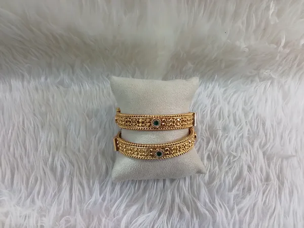 Gold_Brass_Green_Stone_Embellished_Kangan_Bangle_For_Women