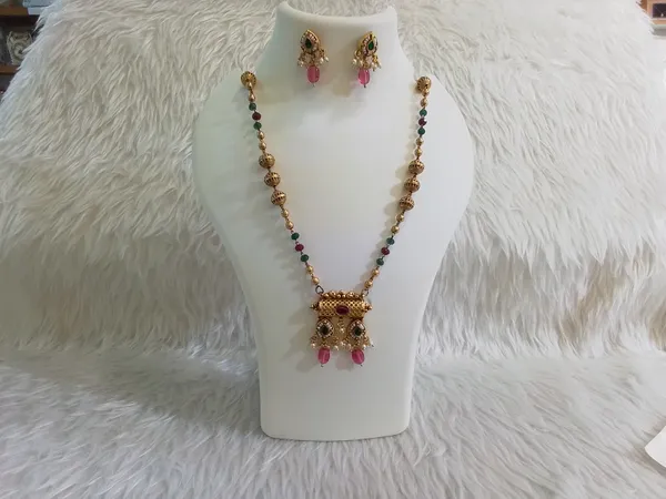 Gold_Brass_Multicolor_Beaded_Traditional_Necklace_And_Earrings_Set_For_Women