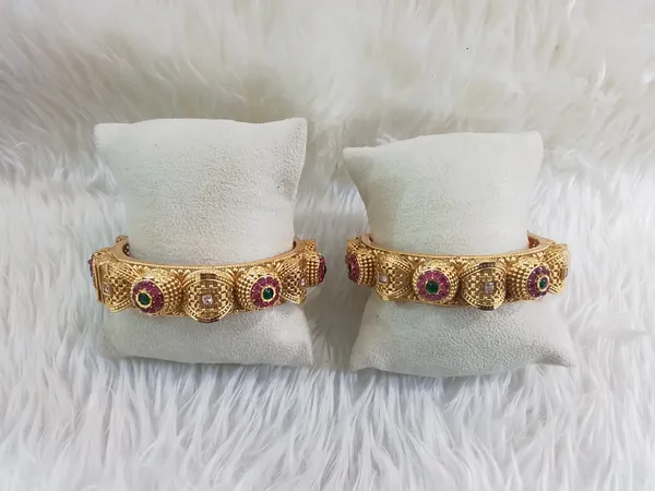 Gold_Brass_Stone_Studded_Ornate_Kangan_Bangle_Set_For_Women