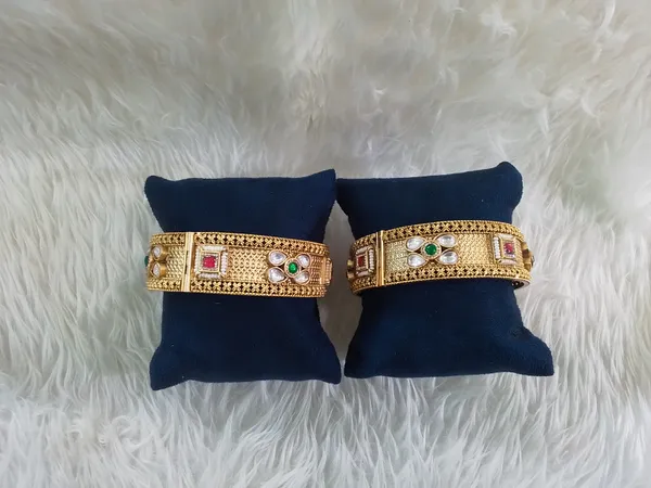 Gold_Brass_Traditional_Multicolour_Stone_Kangan_Bangle_For_Women