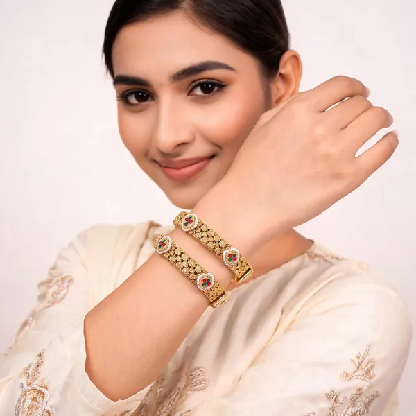 Gold_Brass_Traditional_Stone_Studded_Kangan_Bangle_Set_For_Women