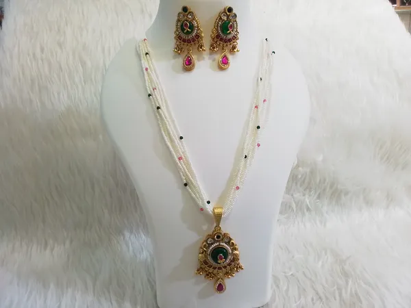 Gold_Brass_White_Beaded_Stone_Pendant_Necklace_Set_For_Women
