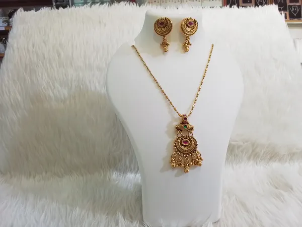 Gold_Brass_Stone_Accent_Traditional_Necklace_Earrings_Set_For_Women