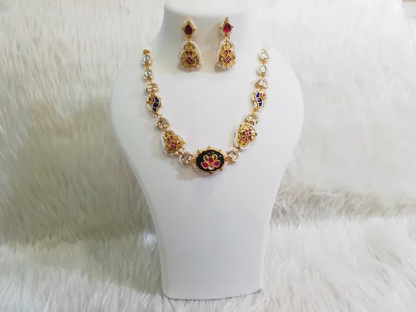 Gold_Brass_Multicolour_Stone_Floral_Necklace_Set_For_Women