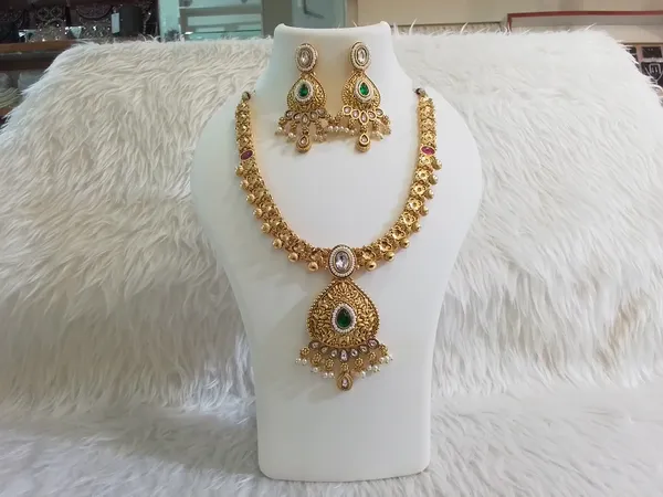 Gold_Brass_Green_Teardrop_Stone_Necklace_And_Earrings_Set_For_Women