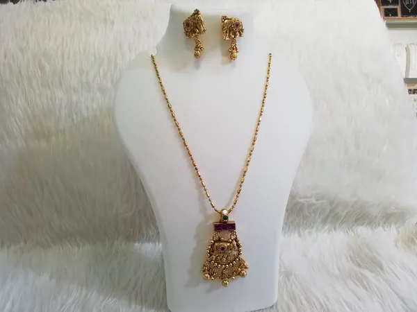 Gold_Brass_Traditional_Purple_Accent_Necklace_Set_For_Women