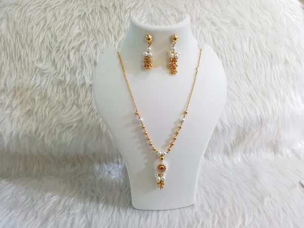 Gold_Brass_Floral_Stone_Necklace_And_Earrings_Set_For_Women