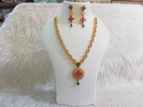 Gold_Brass_Floral_Pink_Green_Stone_Necklace_And_Earrings_Set_For_Women