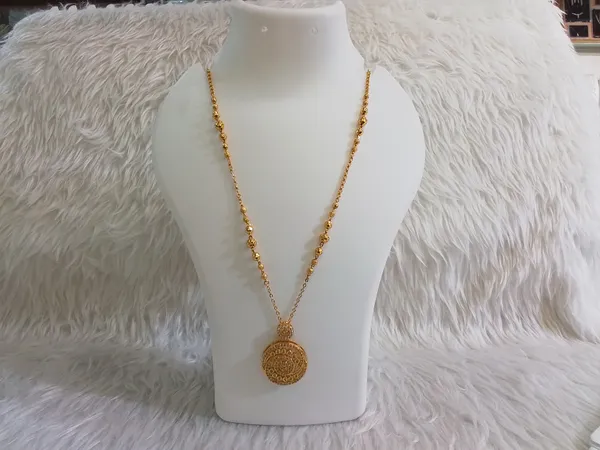 Gold_Brass_Round_Pendant_Delicate_Necklace_For_Women