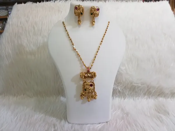 Gold_Brass_Traditional_Ornamental_Pendant_Necklace_Set_For_Women