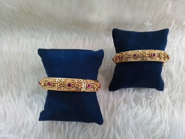 Gold_Brass_Traditional_Purple_Stone_Kangan_Bangle_Set_For_Women