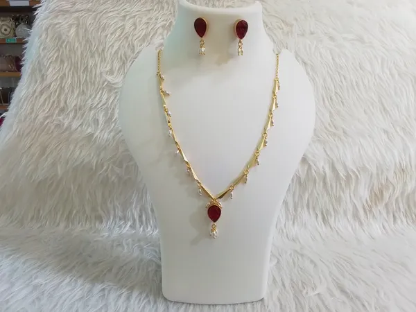 Gold_Brass_Red_Teardrop_Stone_Necklace_And_Earrings_Set_For_Women