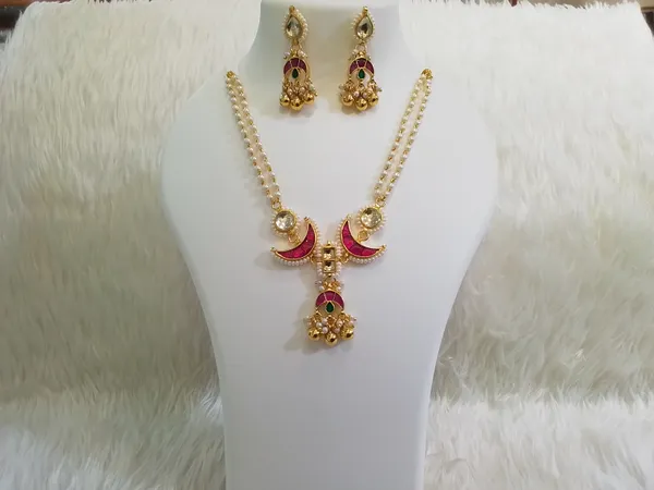 Gold_Brass_Pink_Green_Stone_Studded_Necklace_Set_For_Women