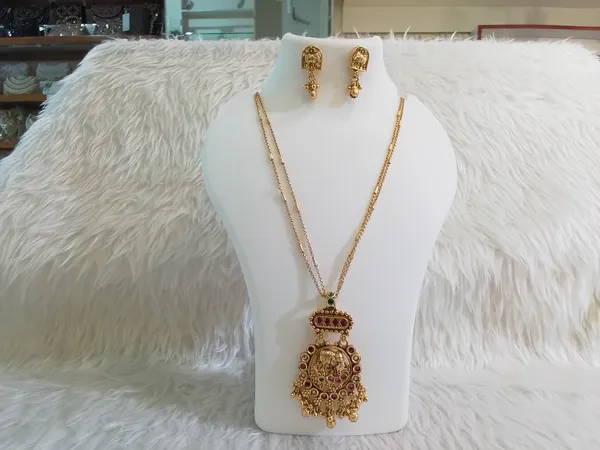 Gold_Brass_Ornate_Stone_Traditional_Necklace_And_Earrings_Set_For_Women