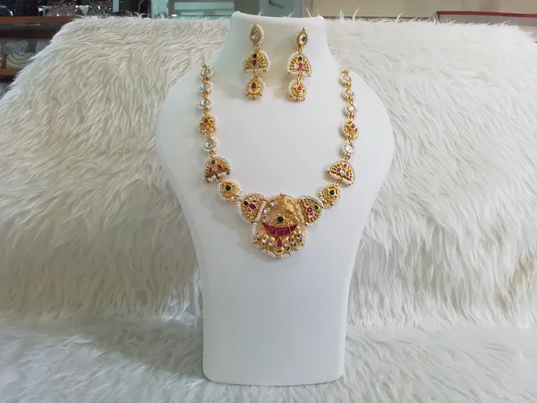 Gold_Brass_Stone_Ornate_Traditional_Necklace_And_Earrings_Set_For_Women