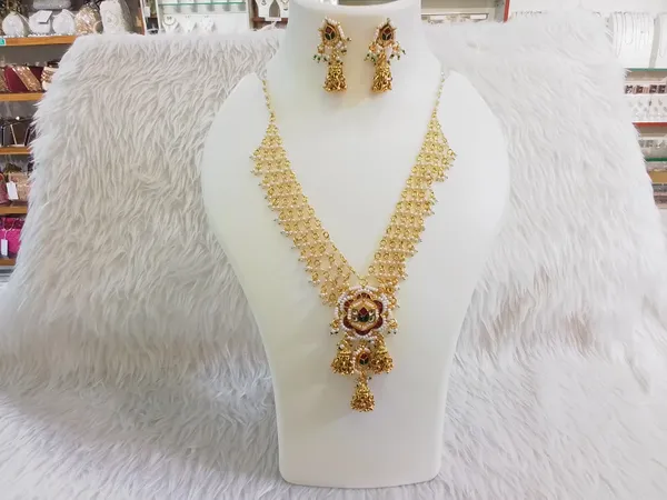 Gold_Brass_Layered_Floral_Necklace_And_Earrings_Set_For_Women