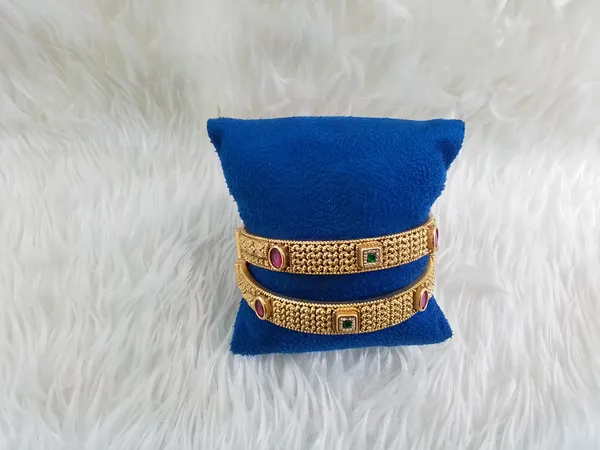 Gold_Brass_Embellished_Kangan_Bangle_For_Women