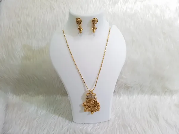 Gold_Brass_Floral_Ornate_Necklace_And_Earrings_Set_For_Women