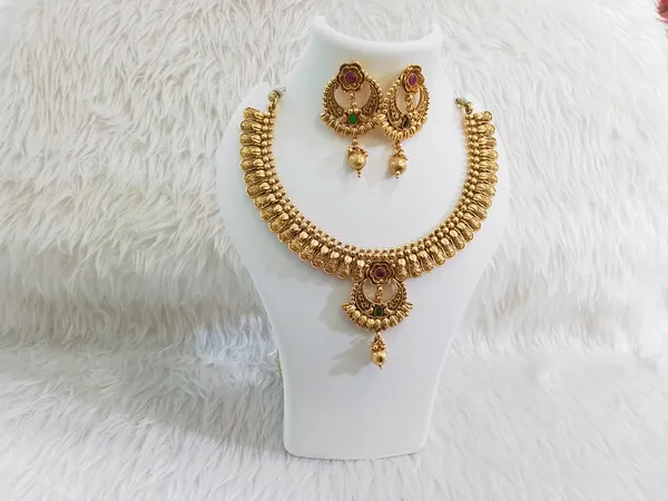Gold_Brass_Traditional_Layered_Necklace_And_Earrings_Set_For_Women