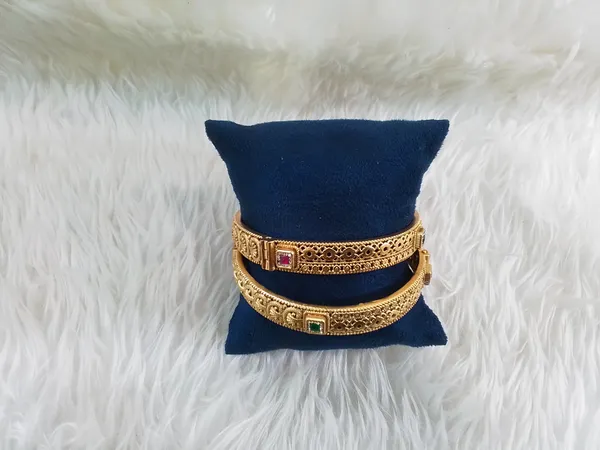 Gold_Brass_Filigree_Embellished_Kangan_Bangle_Set_For_Women
