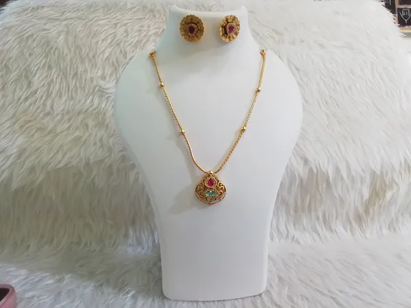 Gold_Brass_Red_Green_Stone_Traditional_Pendant_Necklace_Stud_Earrings_Set_For_Women