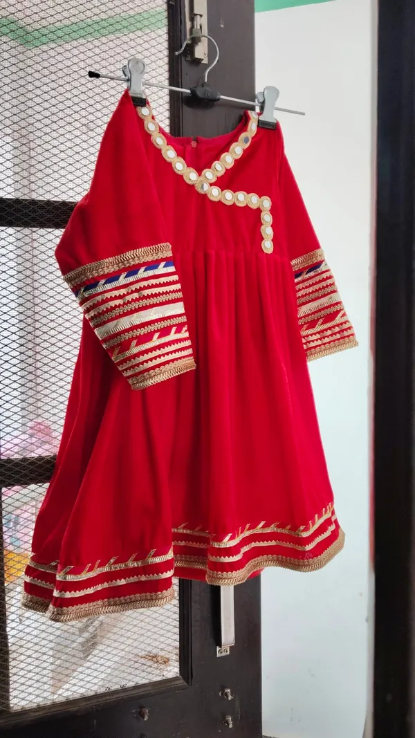 Heavy_Gota_Velvet_Suits_Rani