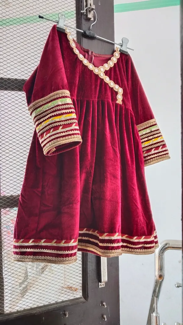 Heavy_Gota_Velvet_Suits_Rani
