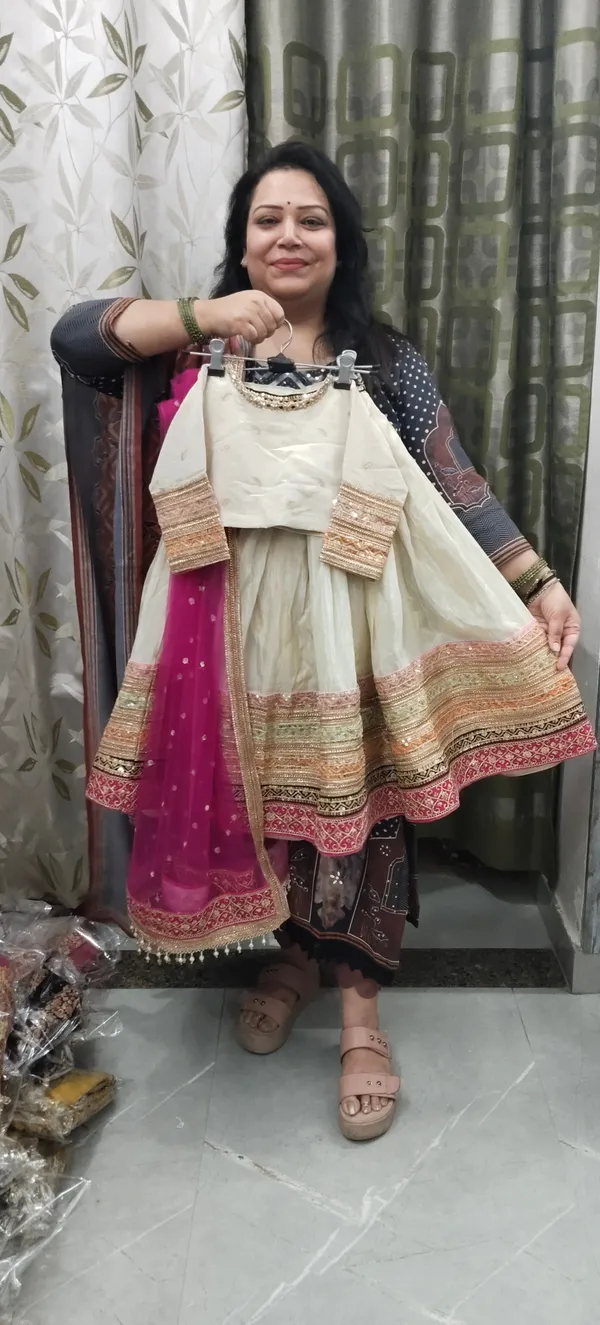 Luxury_Lehnga_Sets_Gold
