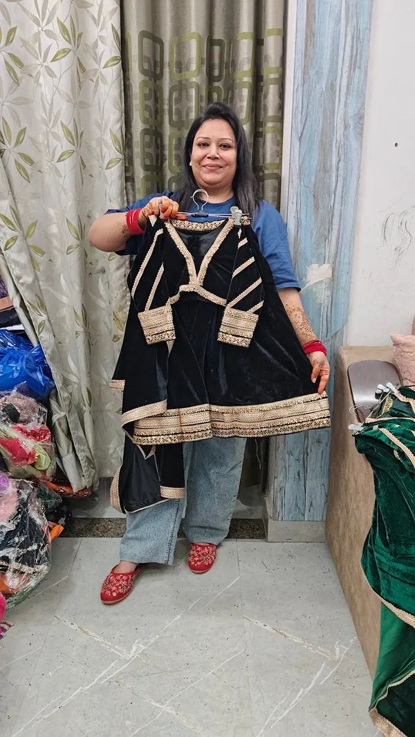 Premium_Velevt_Winter_Lehnga_Sets_Black_2