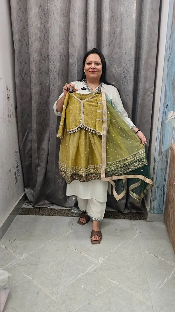Luxury_Crush_Shimor_Heavy_Lehnga_Set_Green